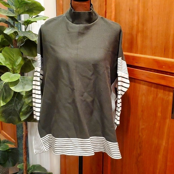 Green poncho sweater - Picture 1 of 4